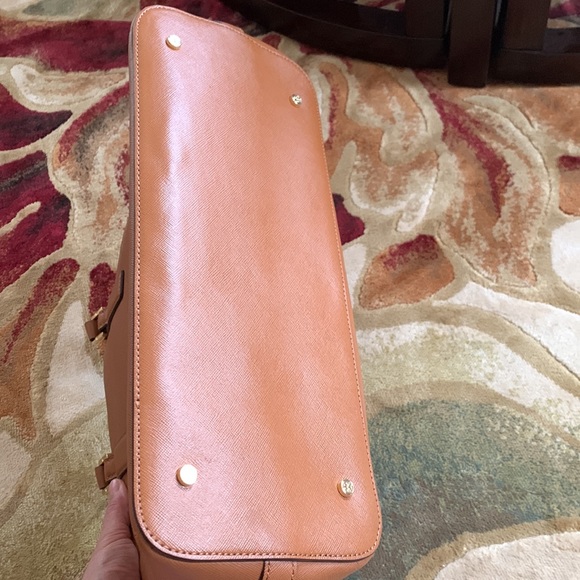 Tori Burch - Picture 3 of 4